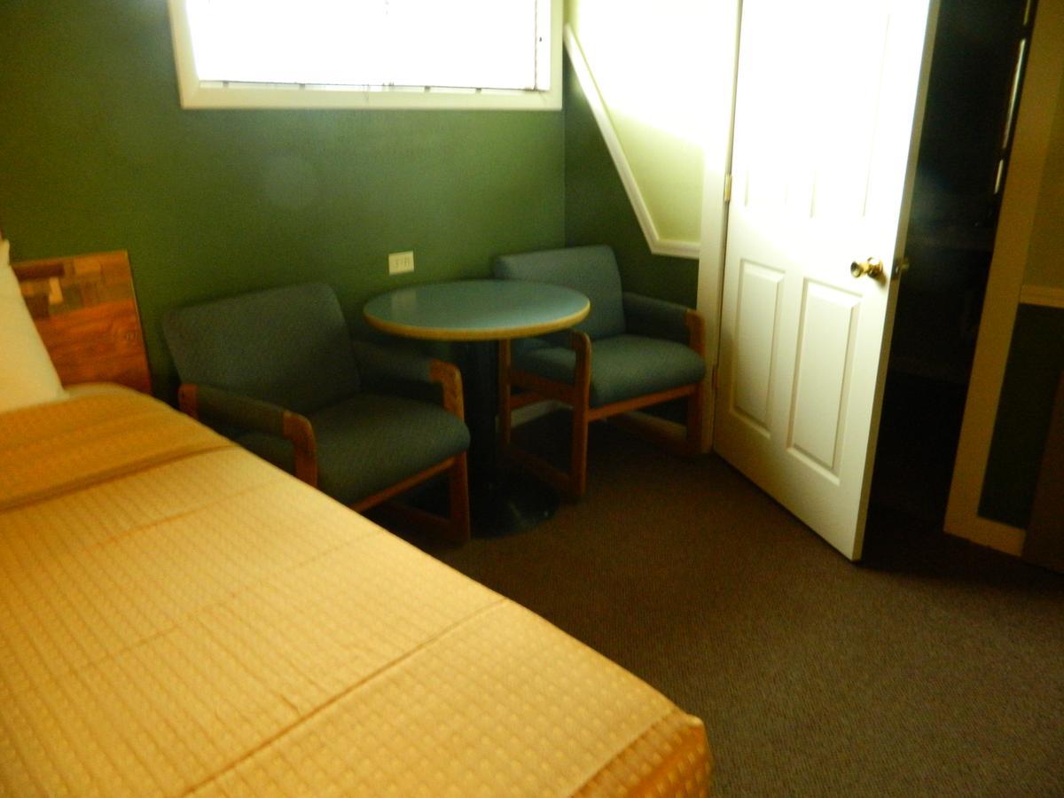 Country Motor Inn Livingston Exterior foto