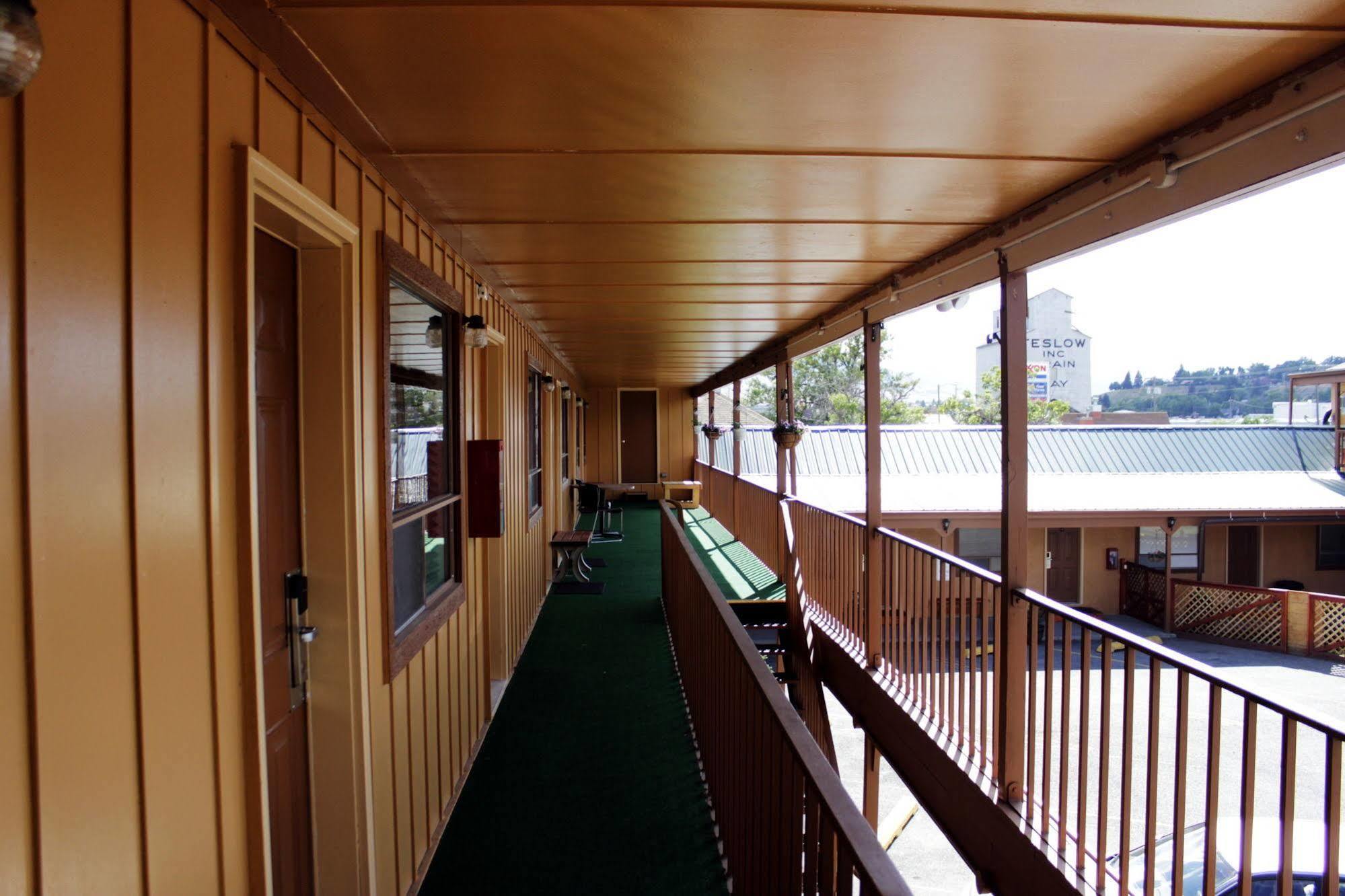 Country Motor Inn Livingston Exterior foto